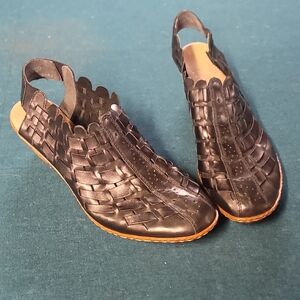 5/$25 Black Woven Leather Slingback Flats